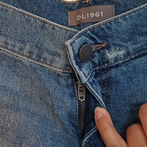 DL1961 Karlie Maternity Boyfriend Side Panels Denim Shorts Size 27 - Picture 4 of 8